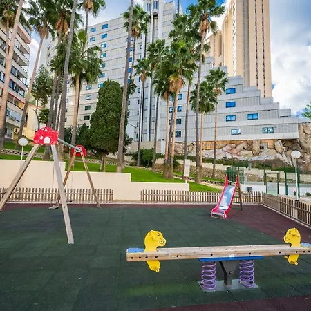 Beautiful 2 Bedroom In Parque Loix 3 Minutes Walk To The Apartmán Benidorm