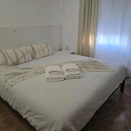 Beautiful 2 Bedroom In Parque Loix 3 Minutes Walk To The Apartmán *